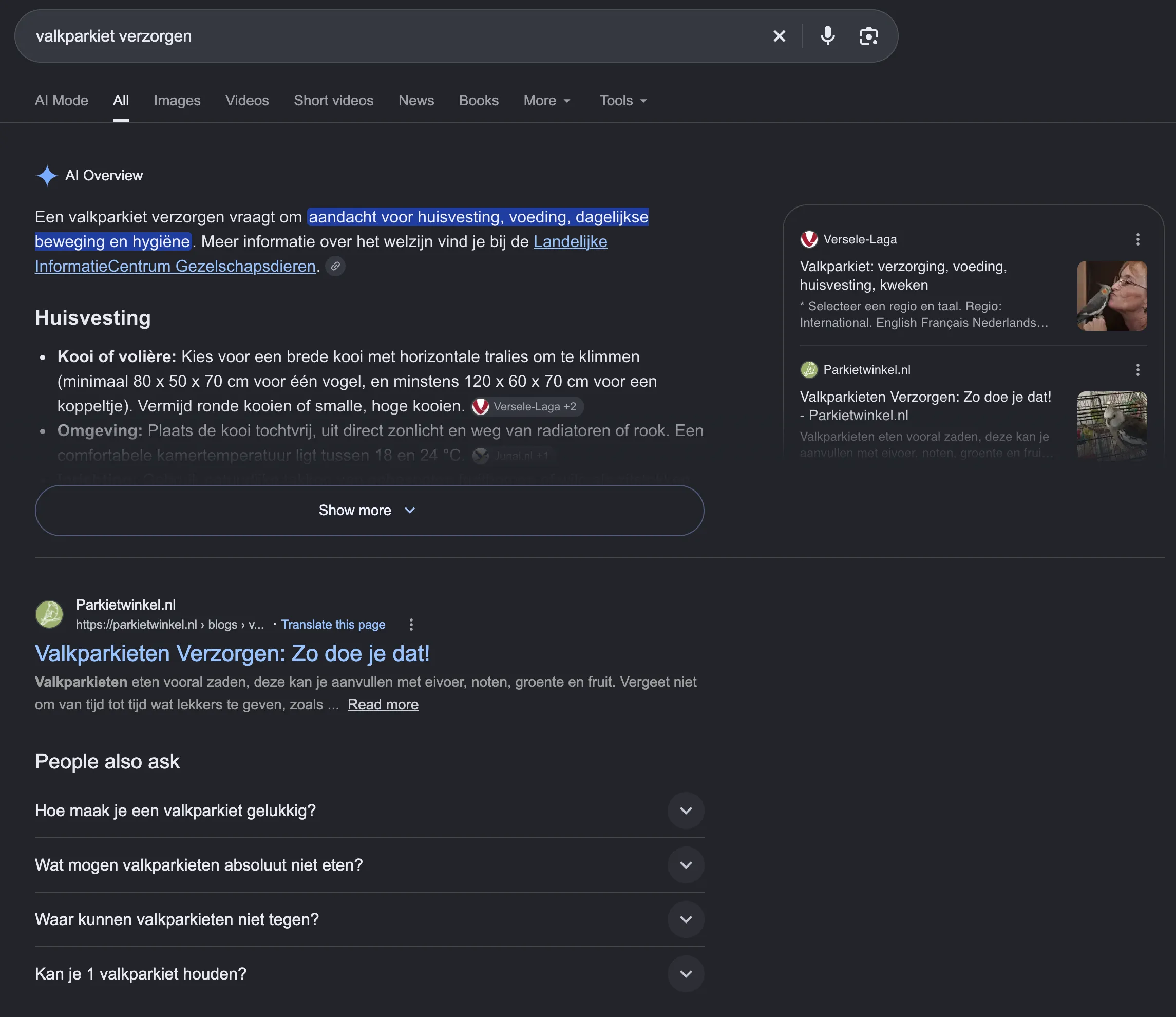 Google-zoekresultaten voor valkparkiet verzorgen: AI Overview met bronnen, eerste organische resultaat en Mensen vragen ook