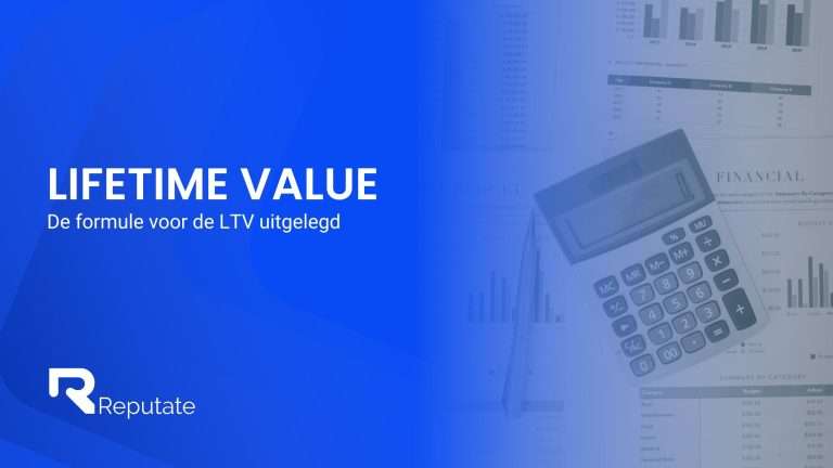 Een rekenmachine op een stap papieren en de term 'lifetime value'